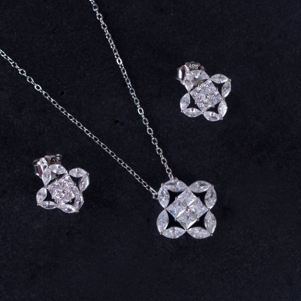 Zirconia studded Clover