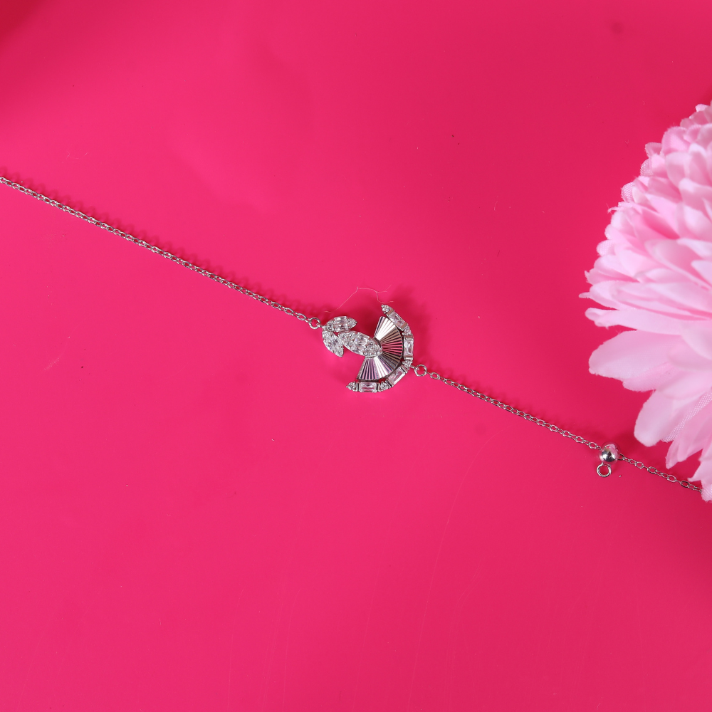 Fan shaped 3D cut bracelet