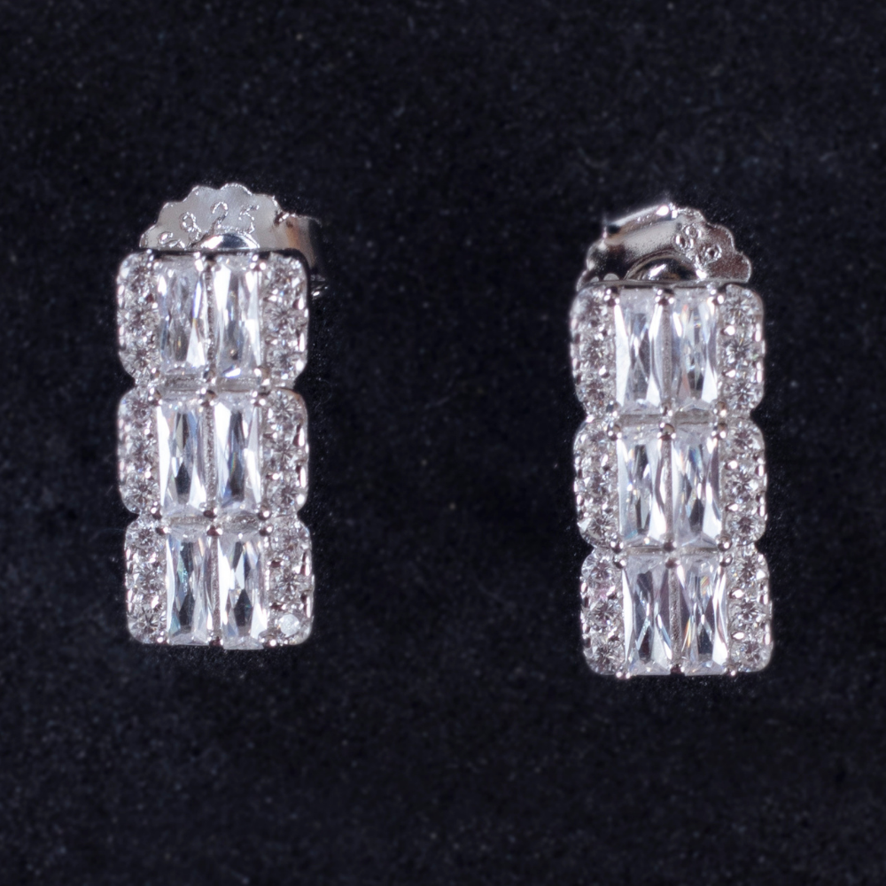 Zirconia studded Geometric drop